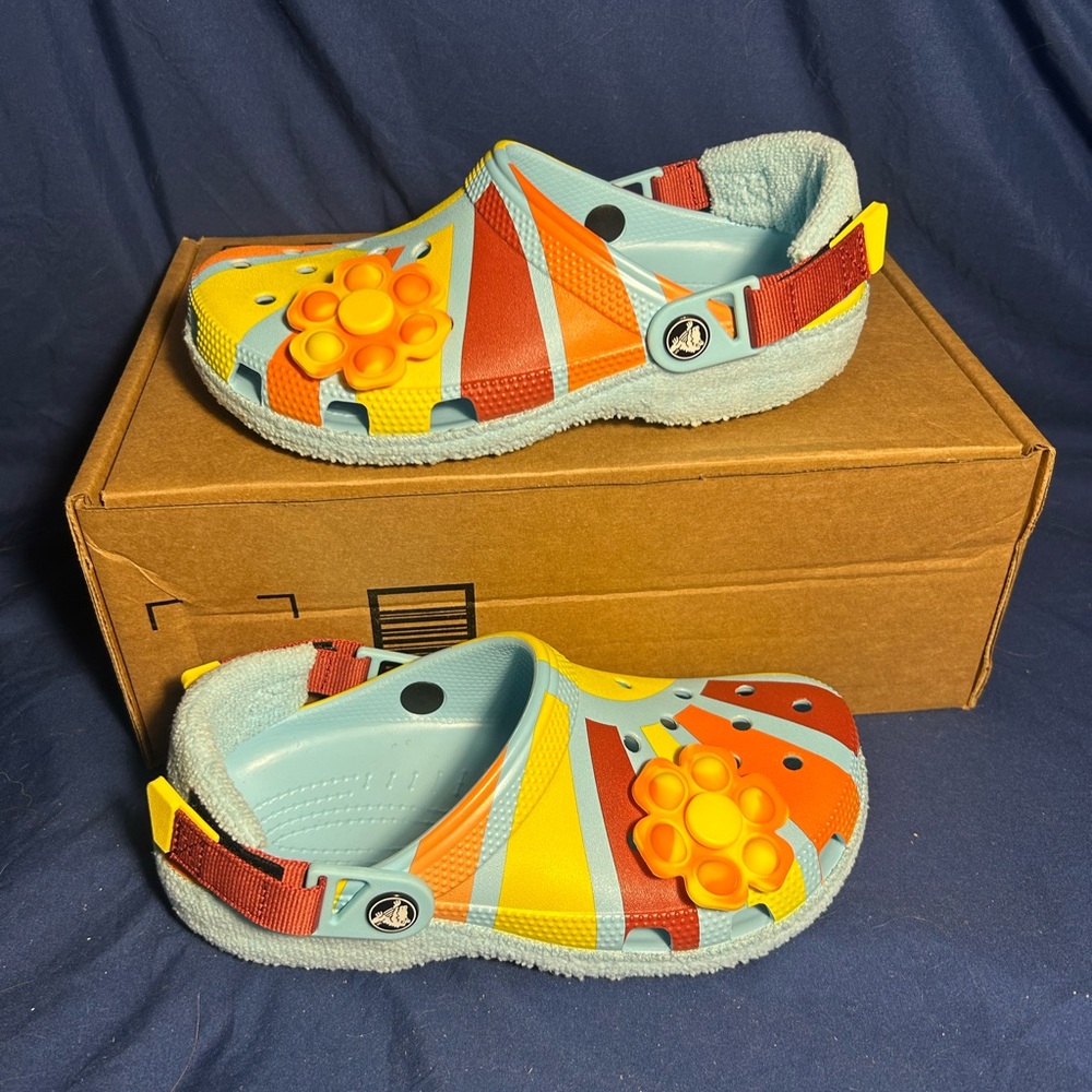 Crocs- classic slip on adjustable, blue orange, 6 women sw